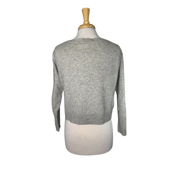 EVERLANE The Cashmere Crop V-Neck in Light Gray Size Medium Womens Long Sleeve - Picture 3 of 11